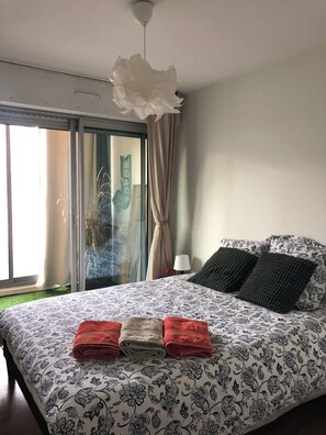 1 chambre, fer et planche à repasser, Wi-Fi gratuit, draps fournis