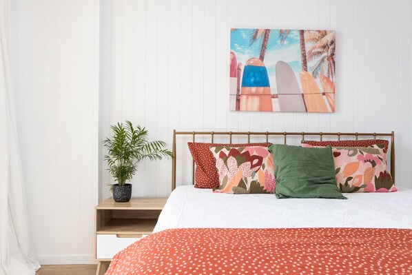 2 bedrooms, iron/ironing board, free WiFi, bed sheets