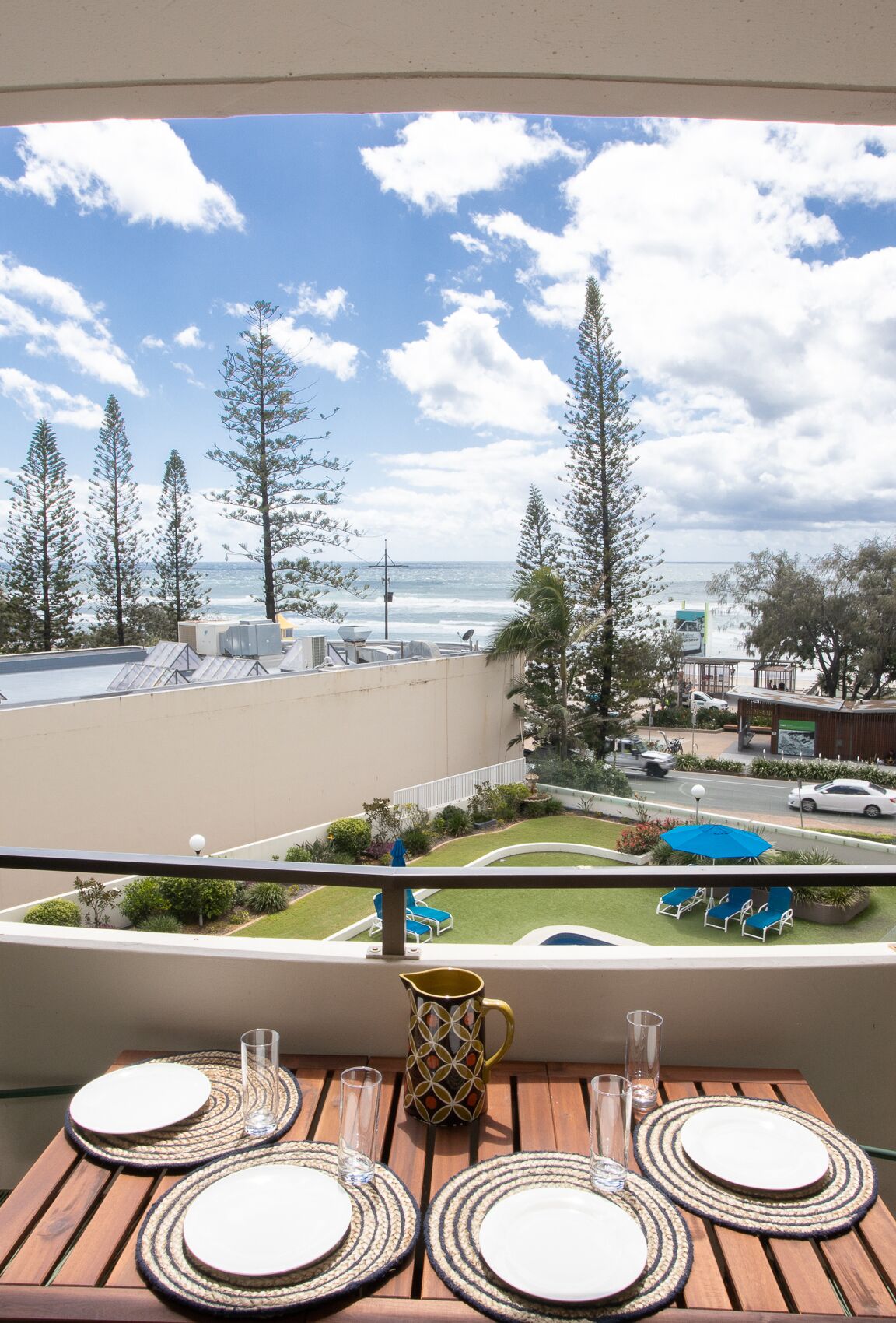 Fab Beachfront 2 Brm Apt in the Heart of Surfers — image 6