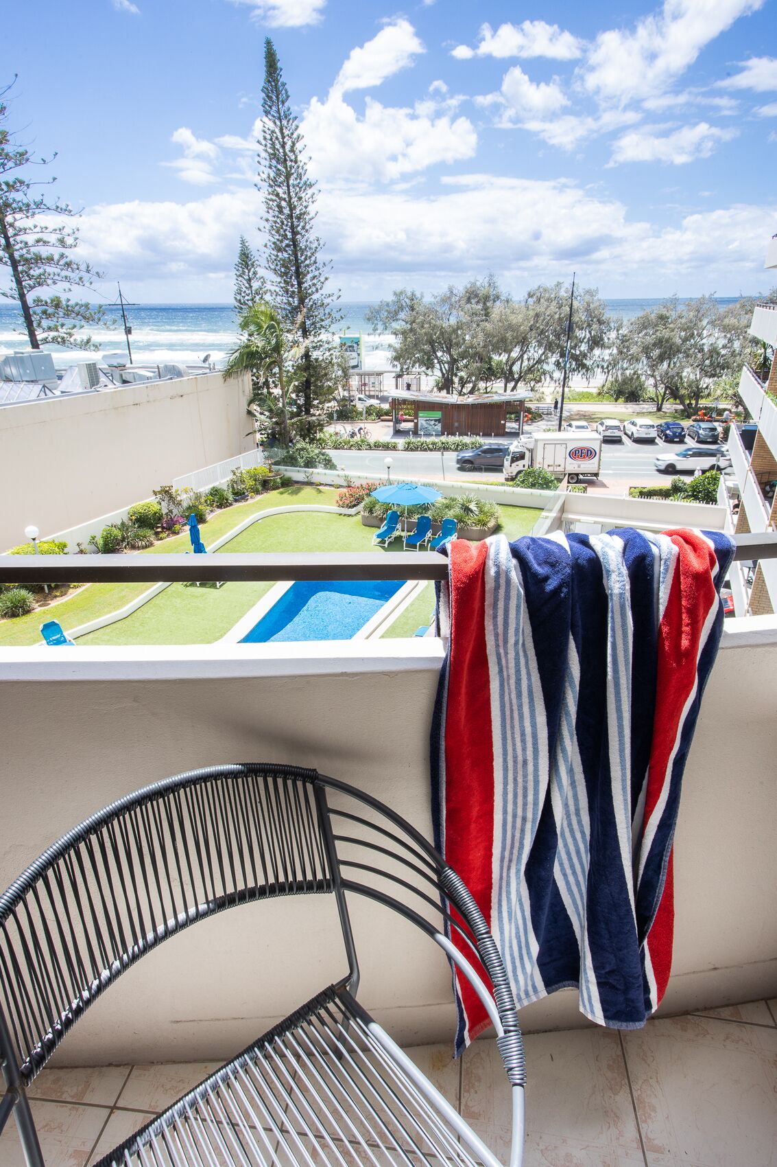 Fab Beachfront 2 Brm Apt in the Heart of Surfers — image 22