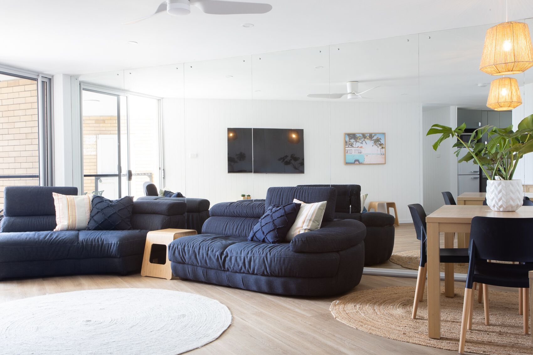 Fab Beachfront 2 Brm Apt in the Heart of Surfers — image 15