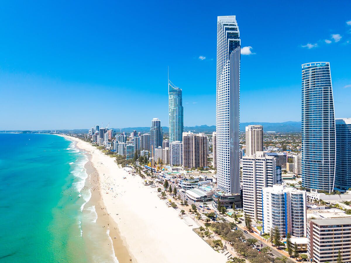 Fab Beachfront 2 Brm Apt in the Heart of Surfers — image 26