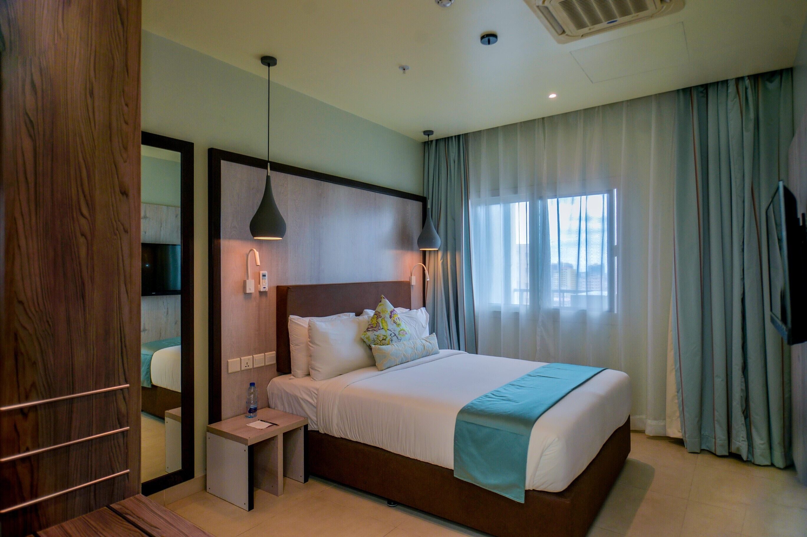 Premium Suite, 3 Bedrooms | Hypo-allergenic bedding, in-room safe, individually furnished, desk