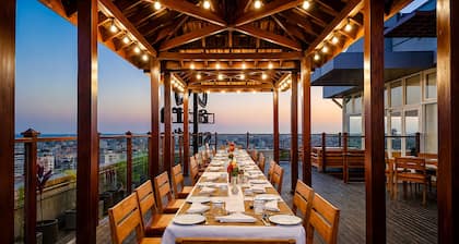 AURA SUITES
