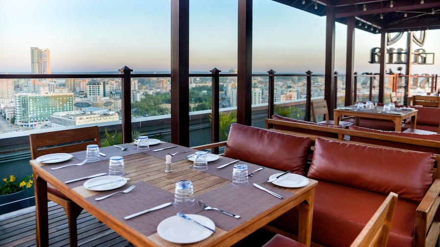 AURA SUITES