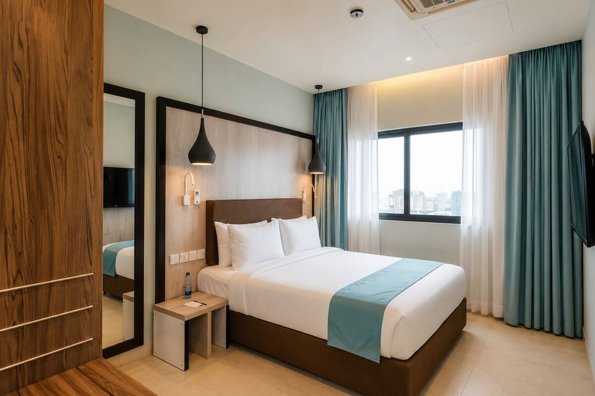 Hypo-allergenic bedding, in-room safe, desk, laptop workspace