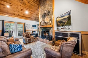 Televisión y chimenea 