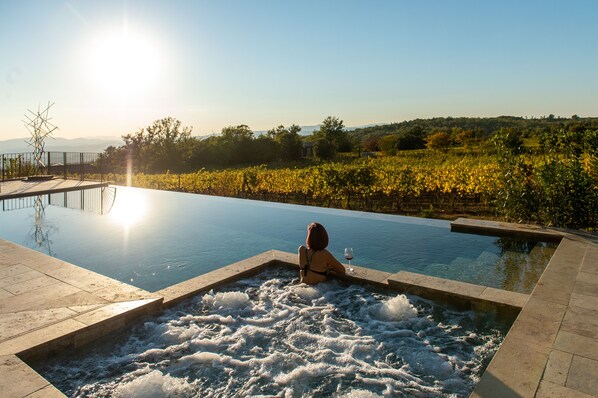 Outdoor spa tub - Villa Le Prata - Residenza del Vescovo (Montalcino)