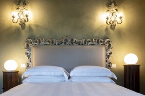 Premium bedding, down duvets, pillow-top beds, minibar - Villa Le Prata - Residenza del Vescovo  (Montalcino)
