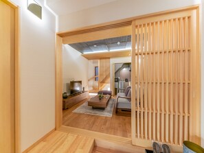Deluxe House | 1 bedroom, desk, free WiFi, bed sheets - Yadoya Yanagidori West (Tokyo)