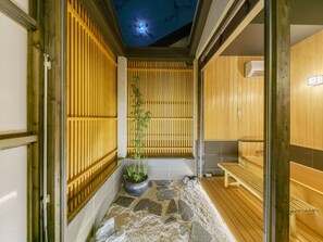 Deluxe House | Bathroom | Separate tub and shower, free toiletries, hair dryer, bidet - Yadoya Yanagidori West (Tokyo)