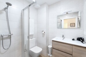 Doccia, asciugacapelli, asciugamani