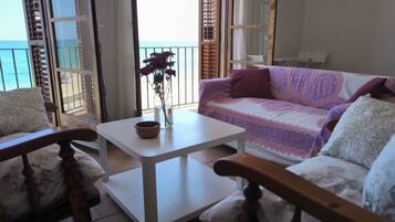 Tv, eldstad och dvd-spelare