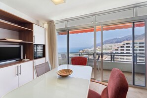 Dining - Apartment 'Bonito Arenas Negras' with Sea View, Balcony, Shared Pool & Wi-Fi (Santiago del Teide)