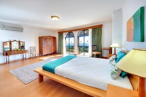 5 chambres, fer et planche à repasser, Wi-Fi gratuit, draps fournis