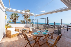 Outdoor dining - Studio Apartment "Santa Ana Beach and Fun" with Sea View, Wi-Fi & Terraces (Benalmádena)