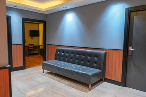 Deluxe Double Room | Living area | 32-inch LED TV with satellite channels - Eva Boutique Hotel Spa (Konyaalti)