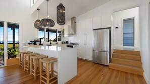 Fridge, microwave, oven, dishwasher - Illuka Byron - 124 Coopers Shoot Road (Byron Shire)