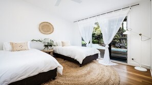 4 bedrooms, WiFi, bed sheets