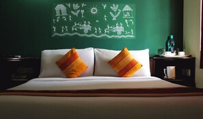 Premium bedding, individually decorated, individually furnished, desk - The Green Path (Bengaluru)