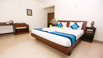 Premium bedding, individually decorated, individually furnished, desk