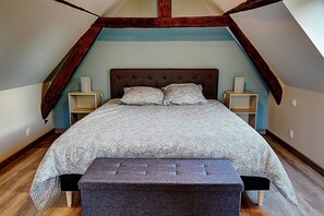 1 bedroom, iron/ironing board, travel cot, free WiFi