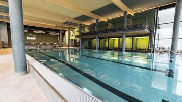 Piscina interna, 2 piscinas externas
