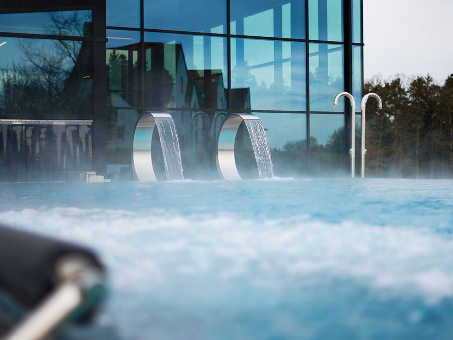 Indoor pool, 2 outdoor pools