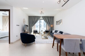 尊榮公寓 | 起居區 | 53-吋智慧型電視、衛星頻道、電視