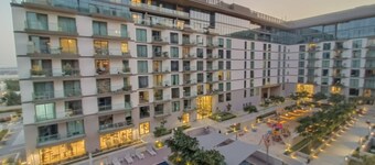 SuperHost - Spacious Apartment With Balcony In Sobha Hartland