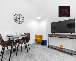 Dining - One Bedroom Apartment by Klass Living Serviced Accommodation Coatbridge - Garturk Apartment With Wifi  and Parking (Coatbridge)