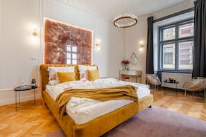 1 bedroom, iron/ironing board, WiFi, bed sheets - Emperor Castle View Suite (Praha Old Town)