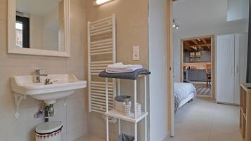 2 bedrooms, free WiFi