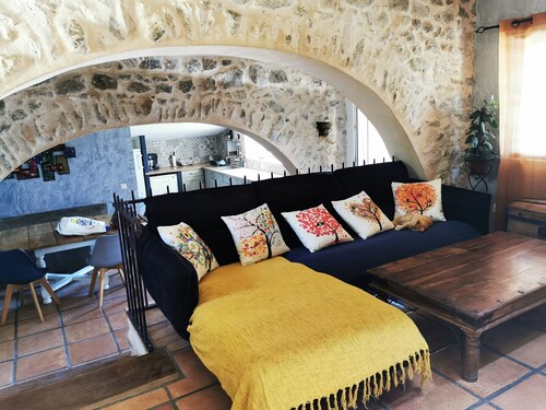 Country house with swimming pool, ideal for families