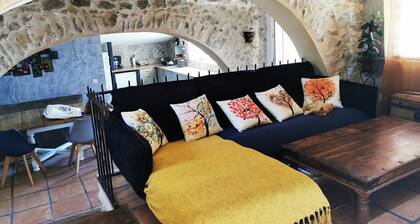 Country house with swimming pool, ideal for families