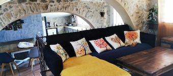 Country house with swimming pool, ideal for families