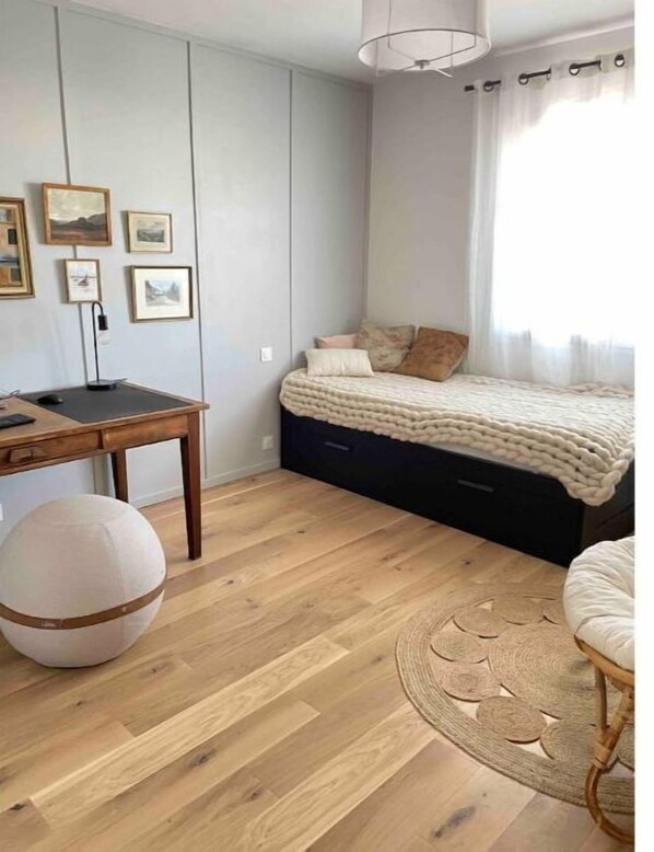 4 bedrooms, iron/ironing board, travel cot, free WiFi