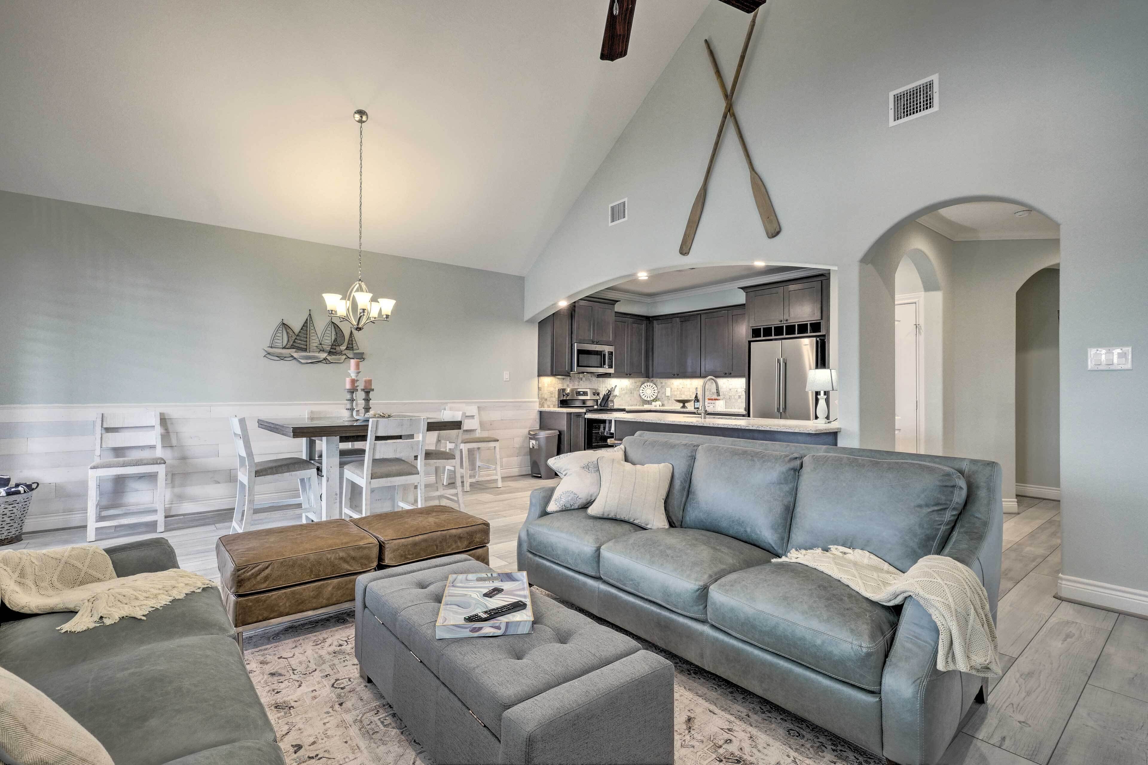 'Pelican Cove' Condo + Boat Slip & Balcony!