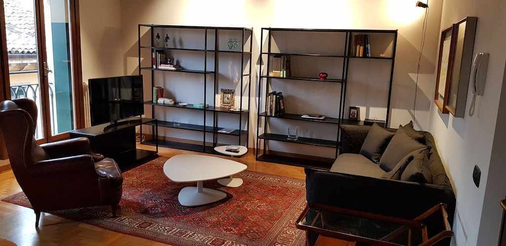 INTERNO GAVI ELEGANTE APPARTAMENTO NEL CUORE DI VERONA