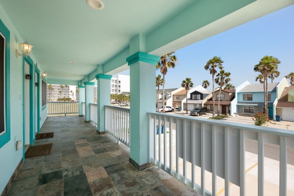 Property grounds - Lantana Retreat - Spacious 3BR w/ Pool (South Padre Island)