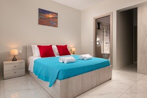 6 chambres, coffres-forts dans les chambres, bureau