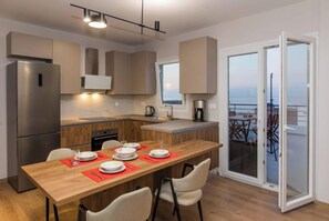 Fridge, oven, dishwasher, coffee/tea maker