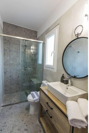 Combined shower/tub, hair dryer, towels, soap