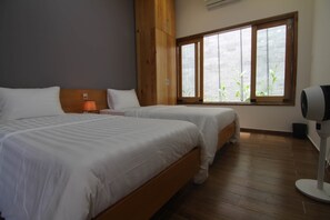 Deluxe Double Room, Accessible | Blackout curtains, soundproofing, iron/ironing board, free WiFi