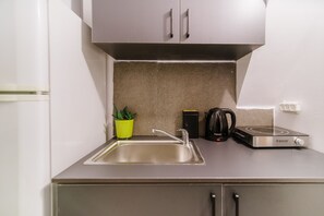 Two connected Studios with Kitchens and Galleries | Eigene Küche | Mikrowelle, Ofen, Herdplatte, Wasserkocher