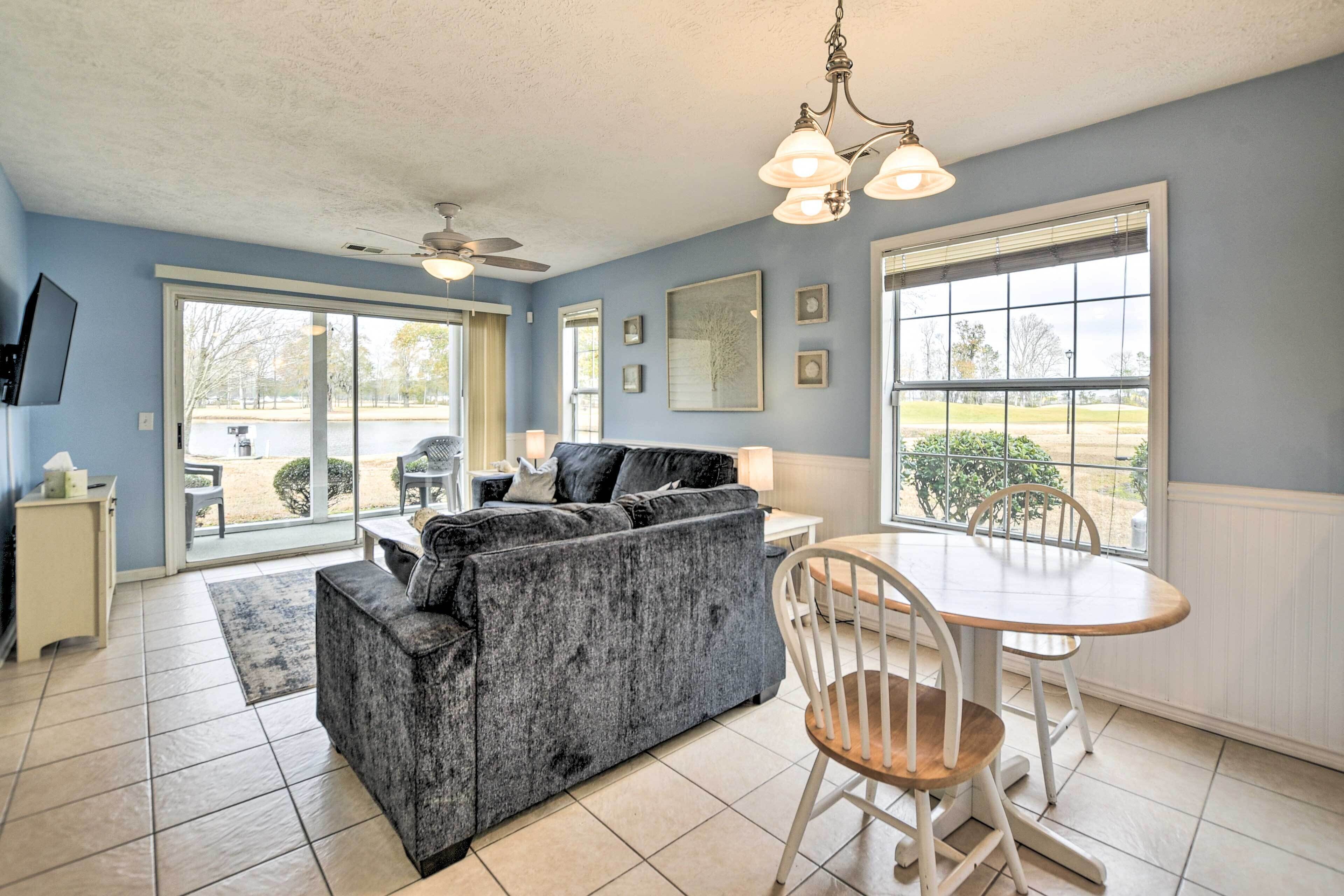 River Oaks Golf Course Condo ~ 4 Mi to Beach!