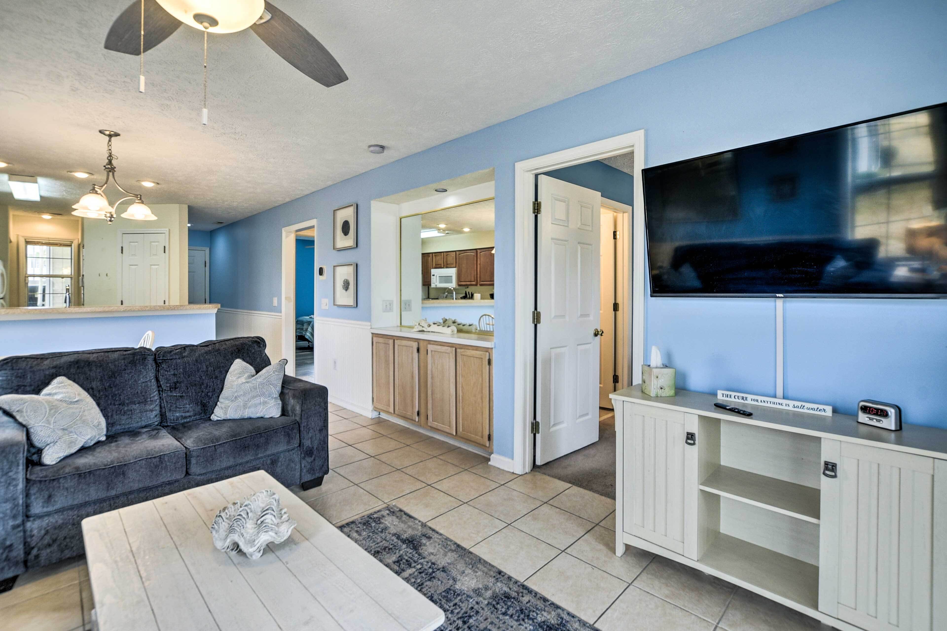 River Oaks Golf Course Condo ~ 4 Mi to Beach!