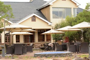 Outdoor dining - The Nelion (Naro Moru)