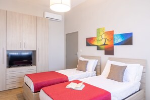 2 bedrooms, in-room safe, iron/ironing board, free WiFi