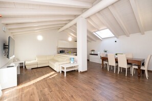 Comfort Apartment | Living area | 30-inch Smart TV with satellite channels, TV - Appartamento Liliana (Manerba del Garda)
